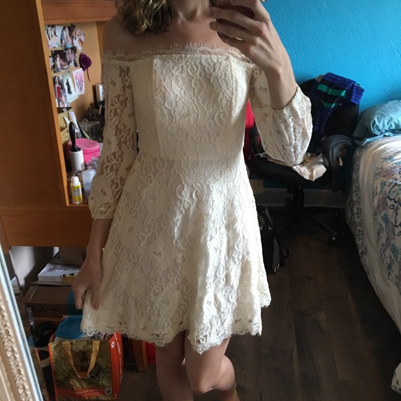 ✨HP✨ BB Dakota Formal Lace Off Shoulder Dress NWT - Picture 2 of 8